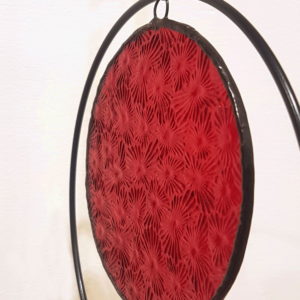 attrape-soleil rouge en vitrail Tiffany, suspension mobile fabrication ArteVitro