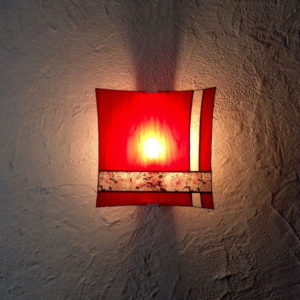applique rouge en vitrail Tiffany, luminaire fabrication ArteVitro