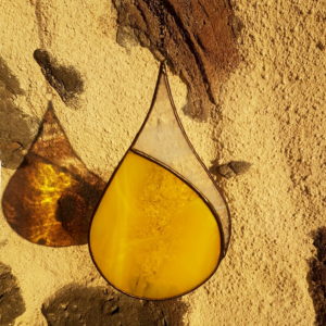 attrape-soleil jaune en vitrail Tiffany, suspension mobile fabrication ArteVitro