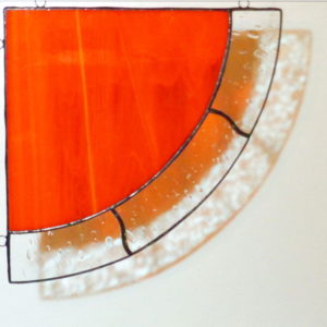 coin de fenêtre orange en vitrail Tiffany, fabrication ArteVitro