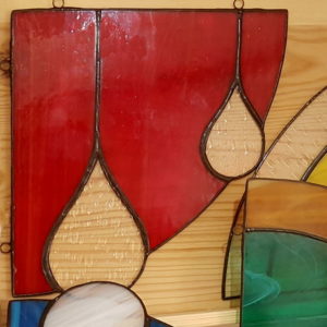 coin de fenêtre rouge en vitrail Tiffany, fabrication ArteVitro